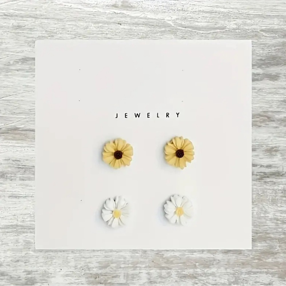 Daisy Stud Earrings